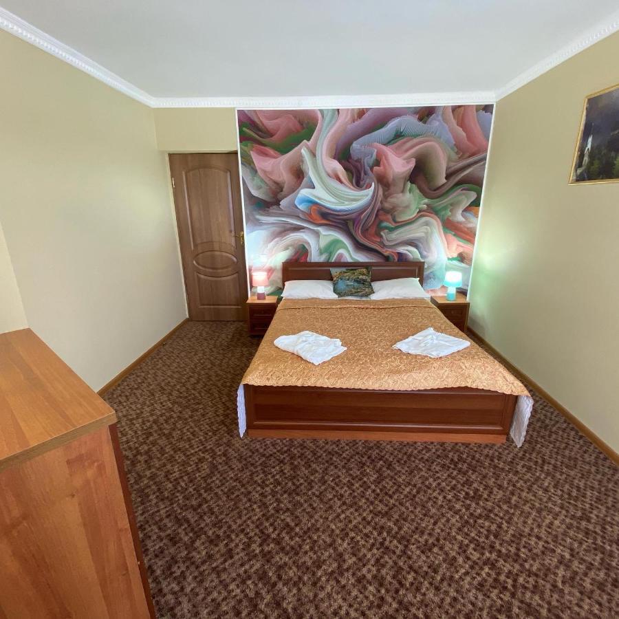 Hotel Three Korony Skhidnytsia Exterior photo