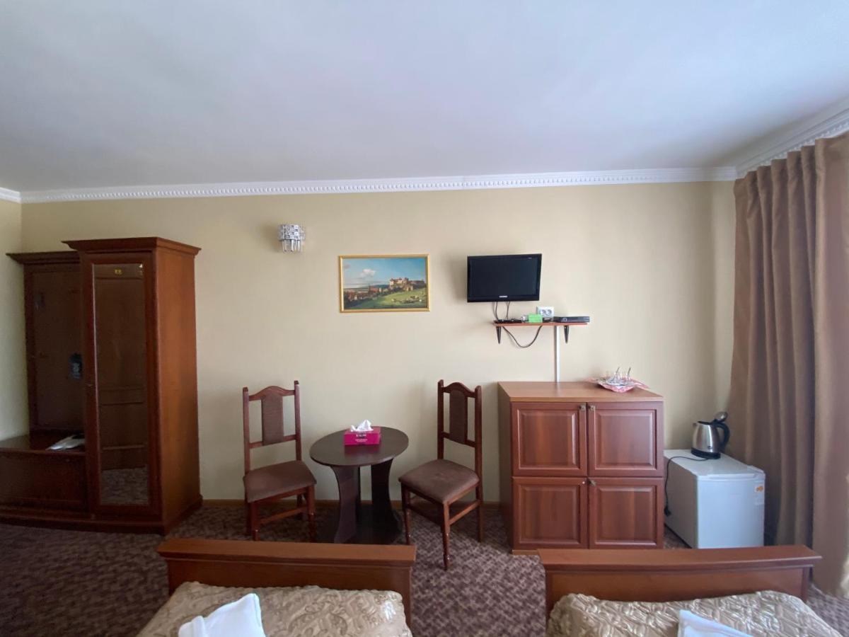 Hotel Three Korony Skhidnytsia Exterior photo