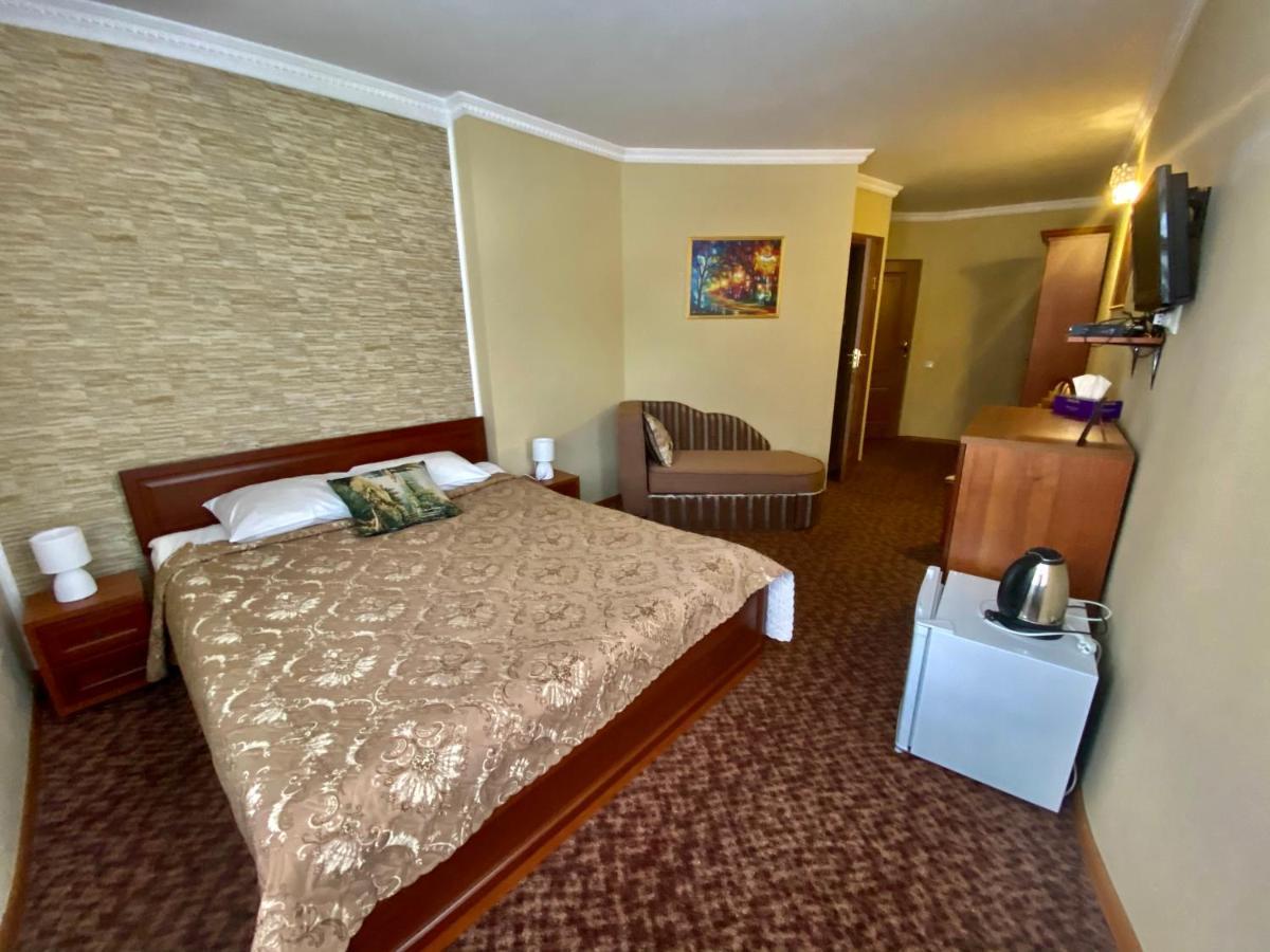 Hotel Three Korony Skhidnytsia Exterior photo
