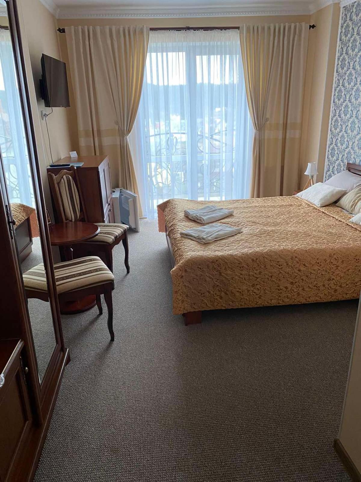 Hotel Three Korony Skhidnytsia Exterior photo