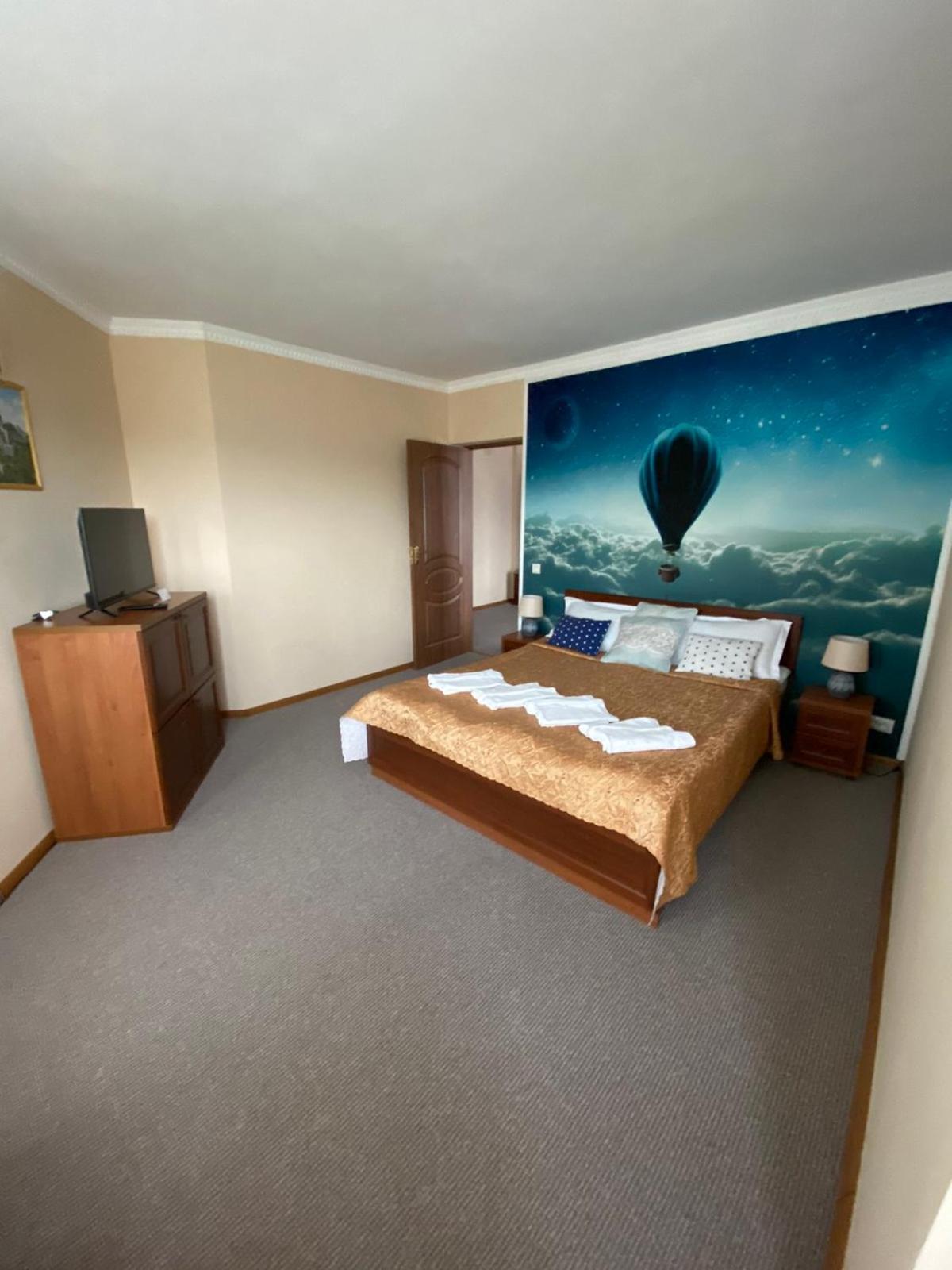 Hotel Three Korony Skhidnytsia Exterior photo